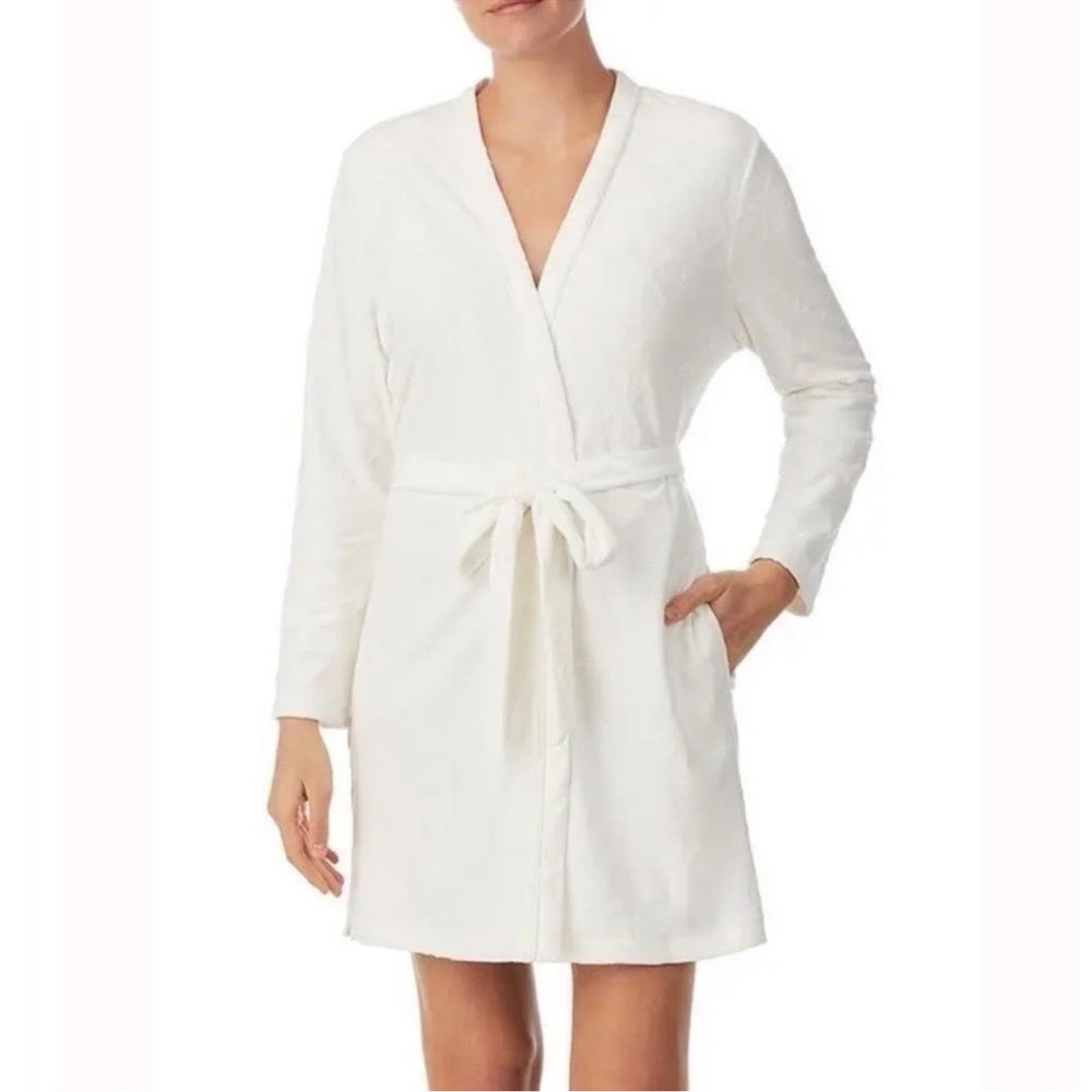 Kate Spade White Cozy Robe with Tie Belt
Size L/XL
